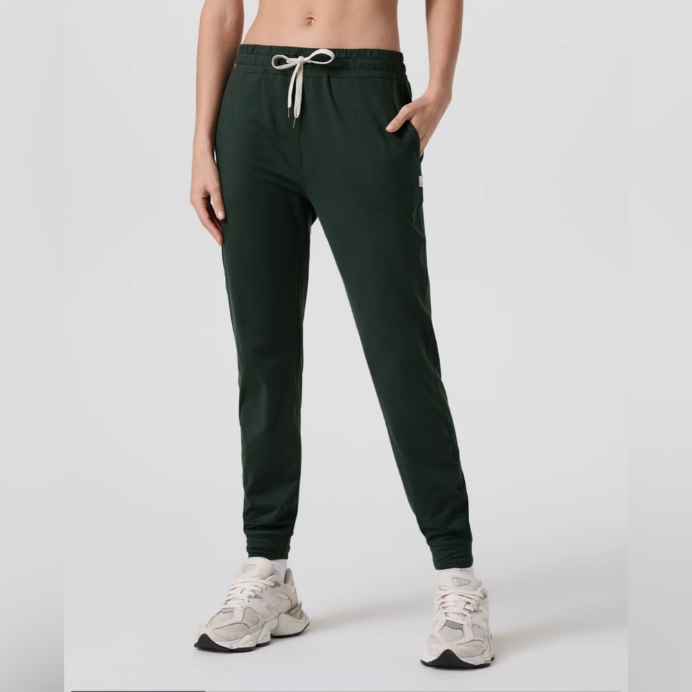SOLD NWT Vuori DreamKnit Performance Jogger Pant Aspen Heather Size Medium
